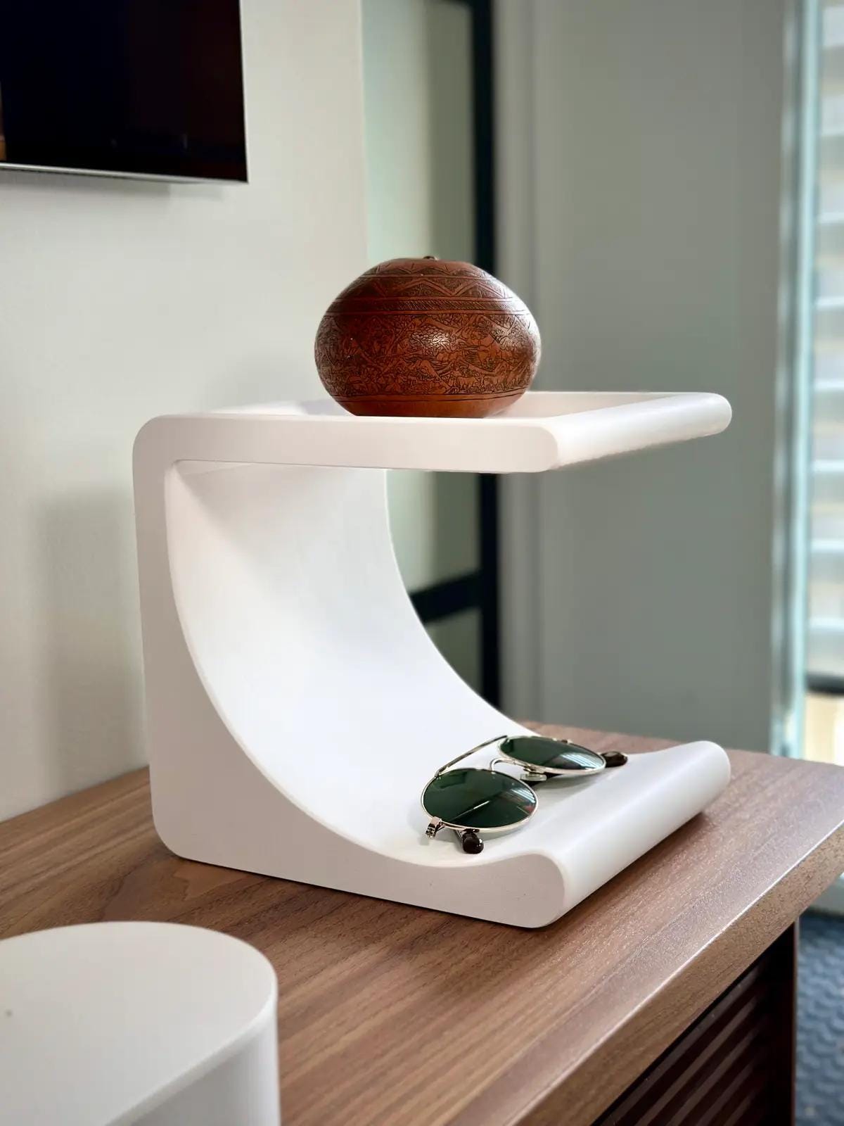 Comma Shaped Shelf – Modern and Stylish – Plant & Standard Versions Available!