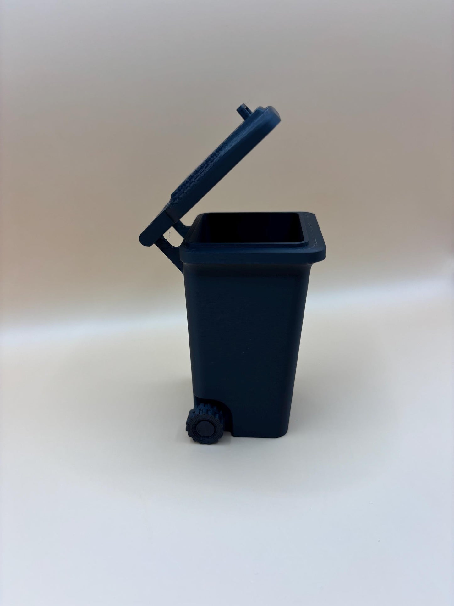 Rocky the Articulated Flexi Raccoon & his Trash Can! – Flexible Fun with a Wheelie Bin!