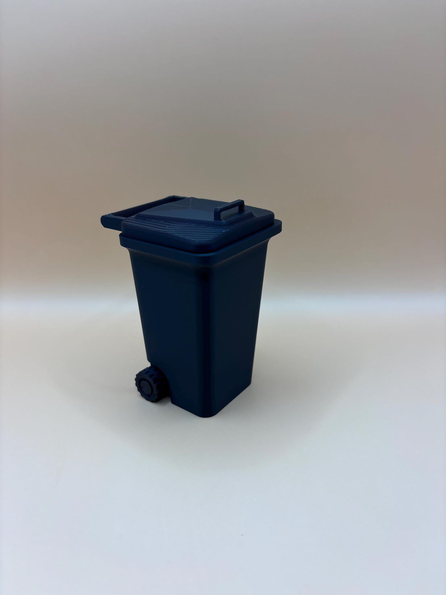 Rocky the Articulated Flexi Raccoon & his Trash Can! – Flexible Fun with a Wheelie Bin!