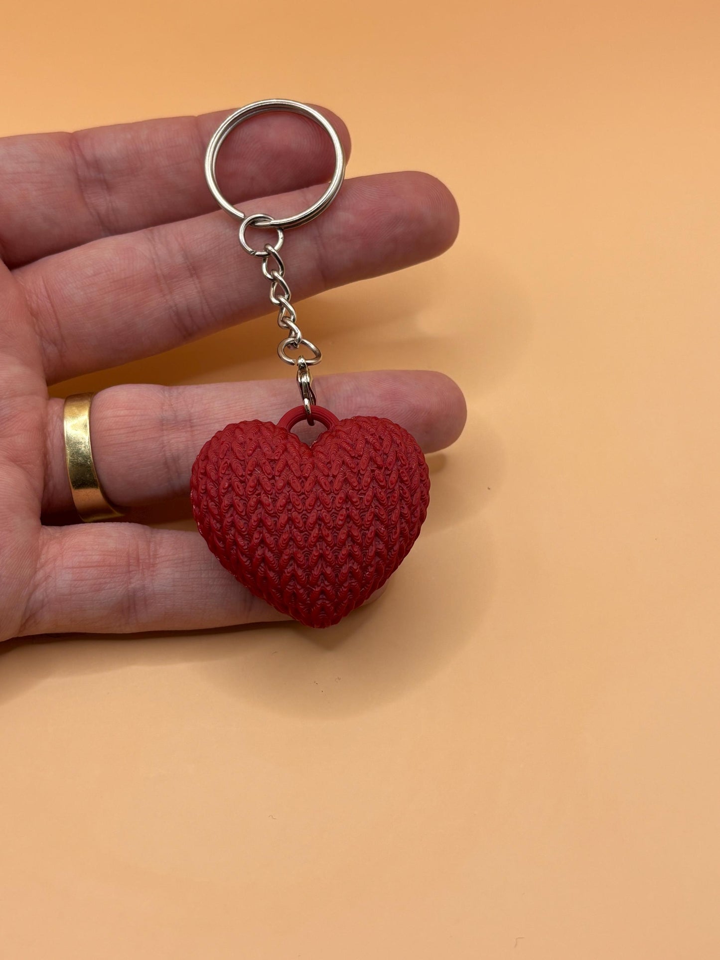 Cozy Heart-Shaped 'Knitted' Keychain - A Sweet and Warm Touch for Your Keys!