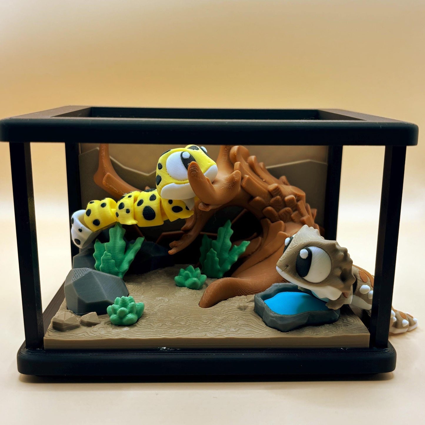 Miniature Reptile Display – Model Reptile Vivarium with Optional Gecko or Dragon