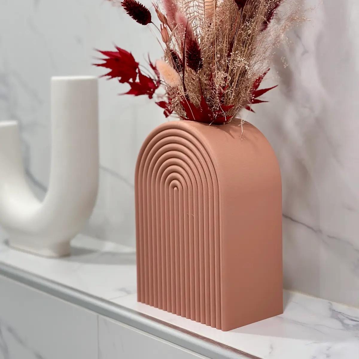 Modern Rainbow Shaped Vase – Stylish & Colourful Decorative Piece for Any Space! Colour customisable!
