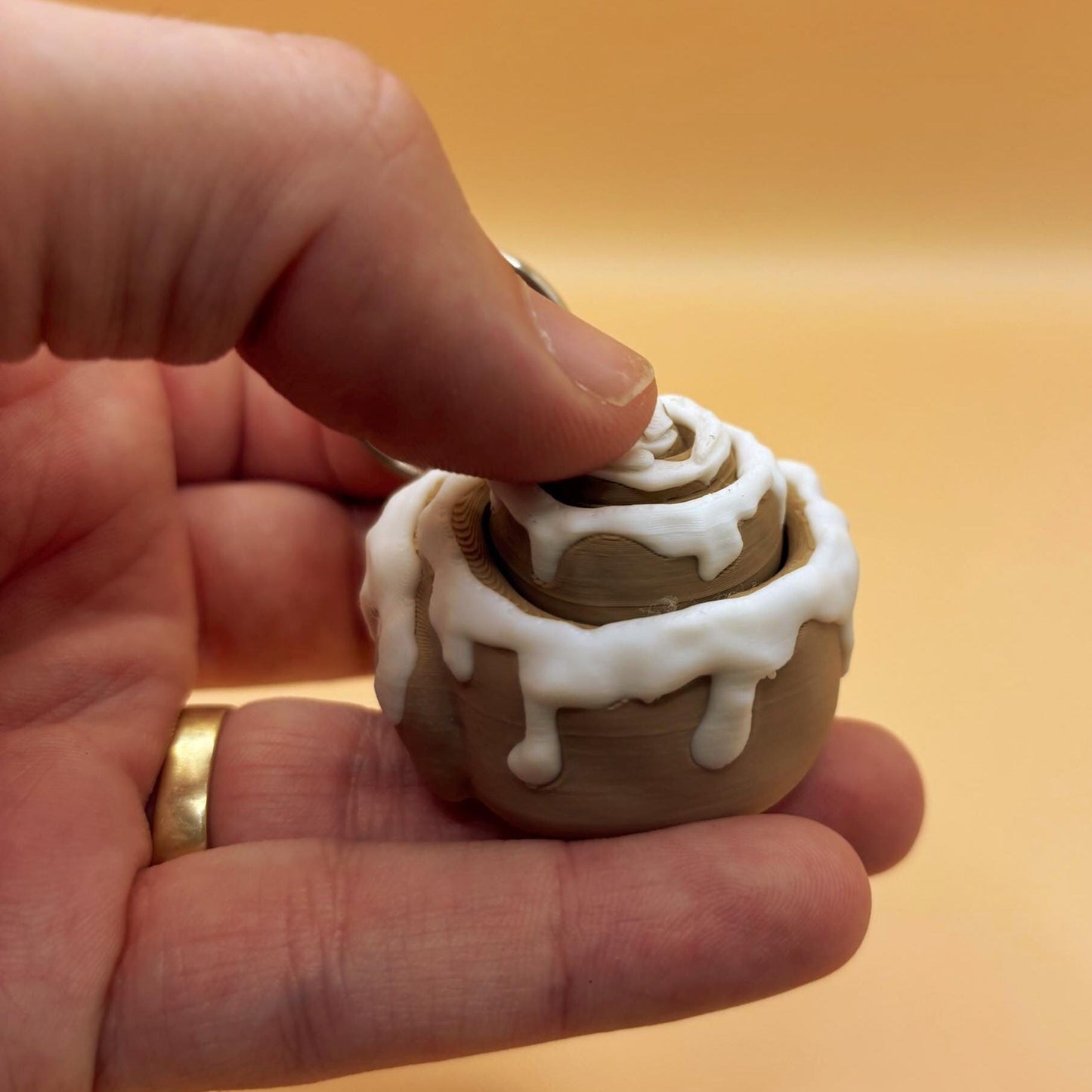 CinnaSnap Keychain – Cinnamon Bun Clicker Fidget Toy